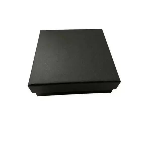 Gucci 1500L Gold-Tone Bangle Watch with White Dial - Picture 9 of 9